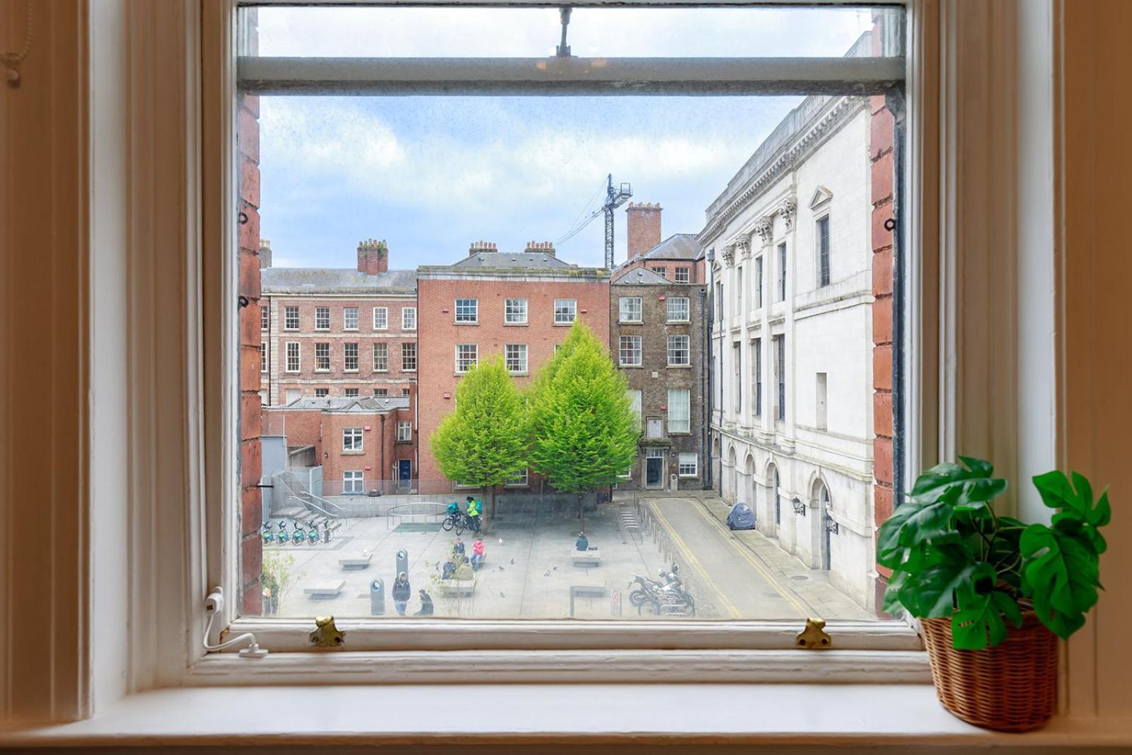 Dublin Castle Suites Екстериор снимка