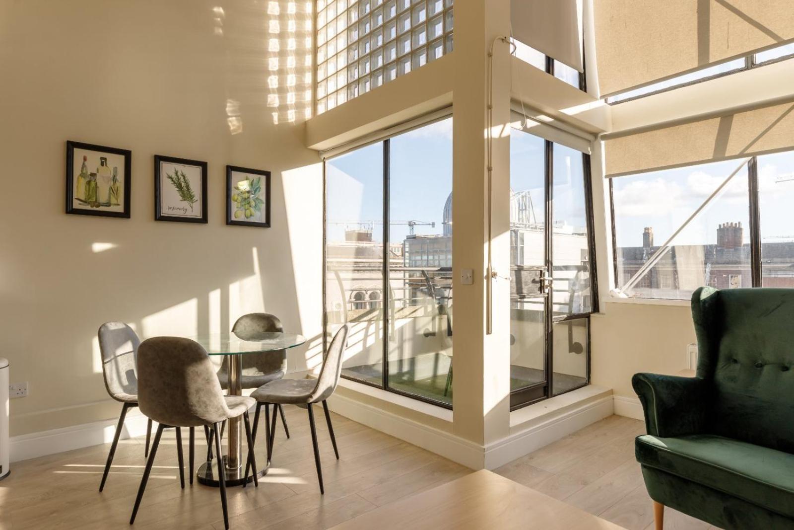 Dublin Castle Suites Екстериор снимка